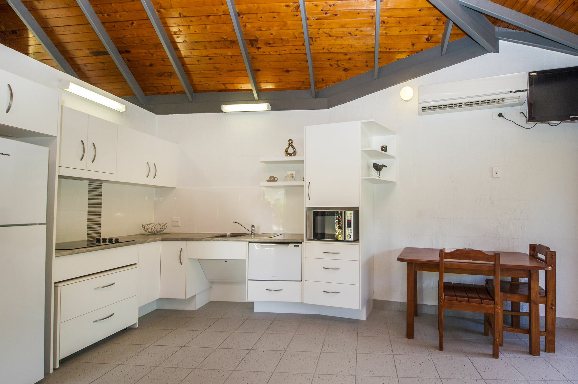 Island Leisure Resort Nelly Bay Экстерьер фото